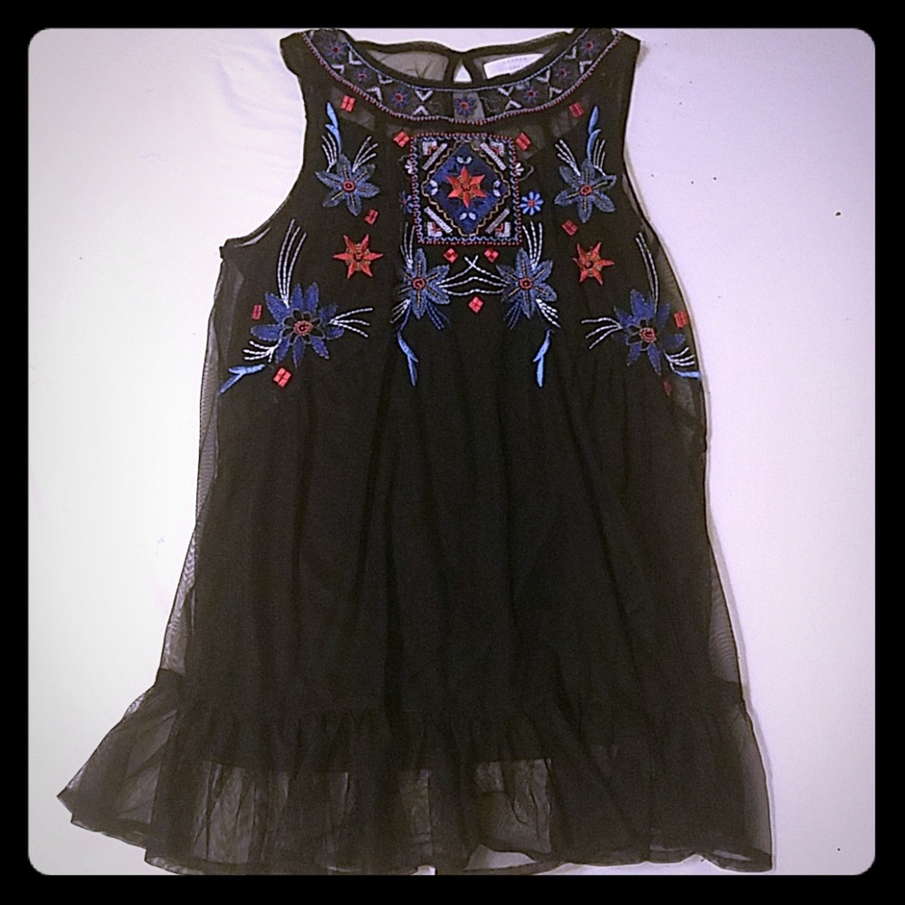 *SOLD* Adorable black patterned top